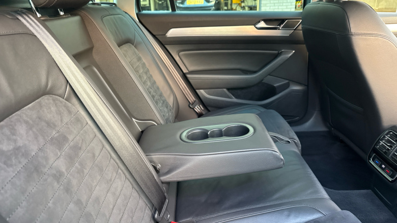 Volkswagen Passat 2.0 TDI GT 5dr DSG [Panoramic Roof] Diesel Estate